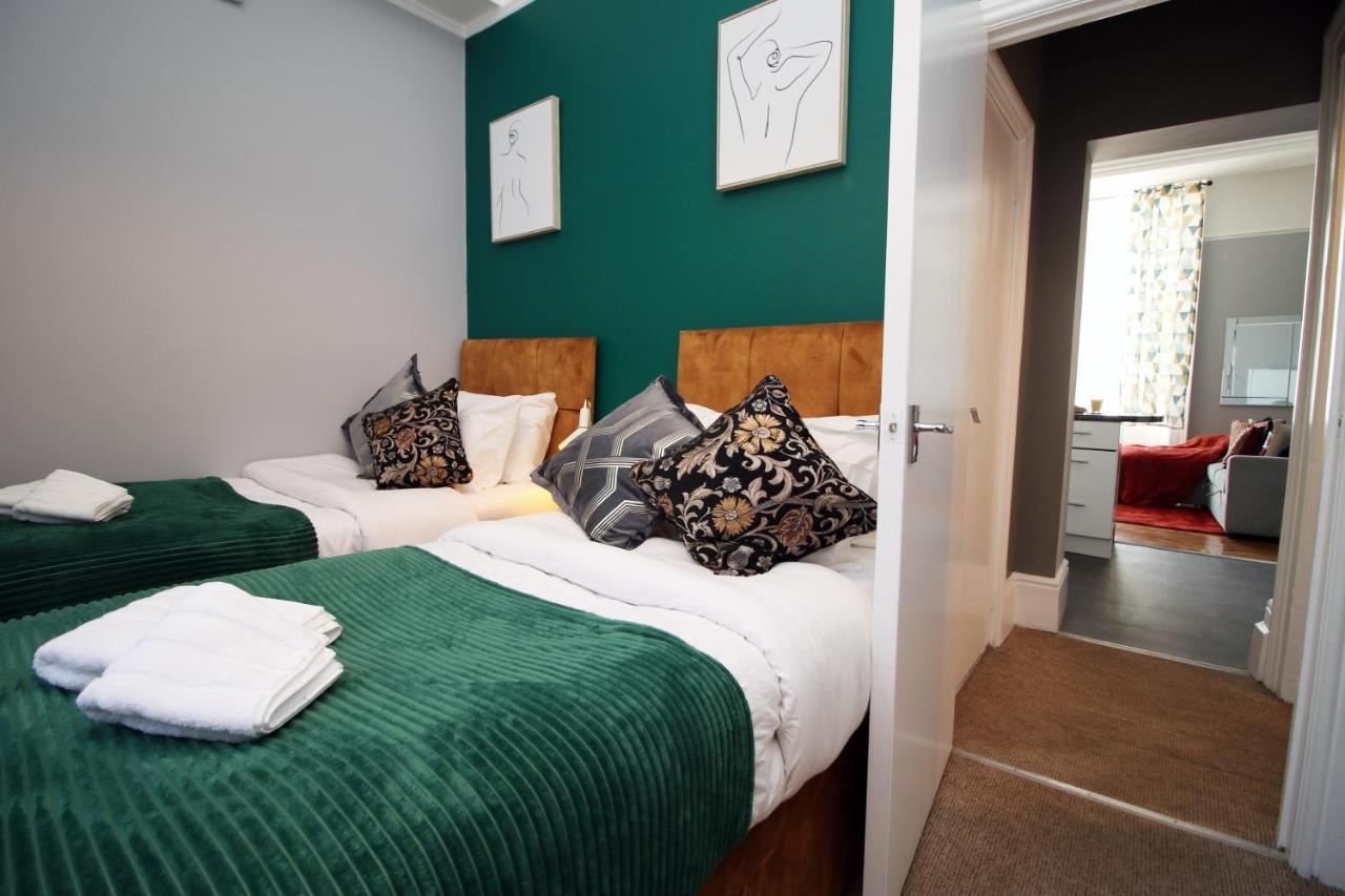 Sleek And Stylish 2 Bed In Clifton - Garden Apartment Bristol Bagian luar foto